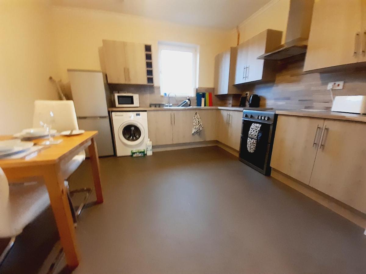 Carvetii - Vincent House - Large 3 Bedroom With On-site Parking *