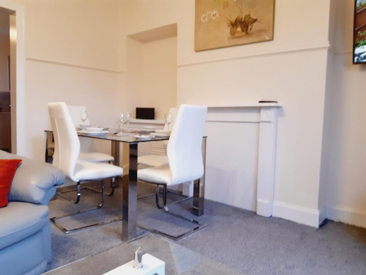 Carvetii - Vincent House - Large 3 Bedroom With On-site Parking *